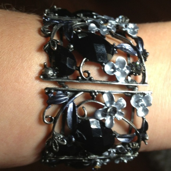 Cuff bracelet with black stones and a lil bling - Picture 3 of 3